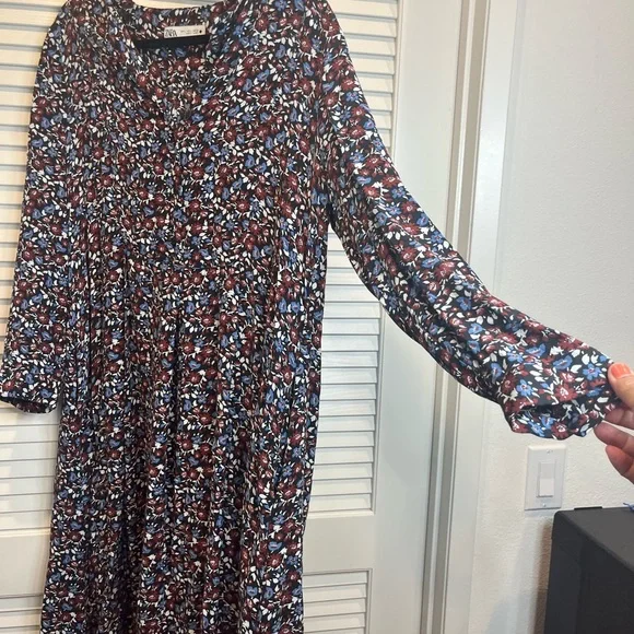 COPY - Zara Floral Button Long Sleeve Midi Swing Dress in Wine Red & Blue Size … - Picture 3 of 6